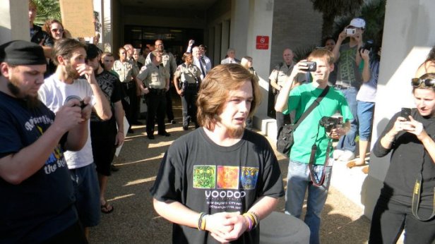 190354_593741615501_8321210_n