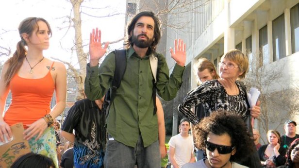 190379_593742713301_6460326_n